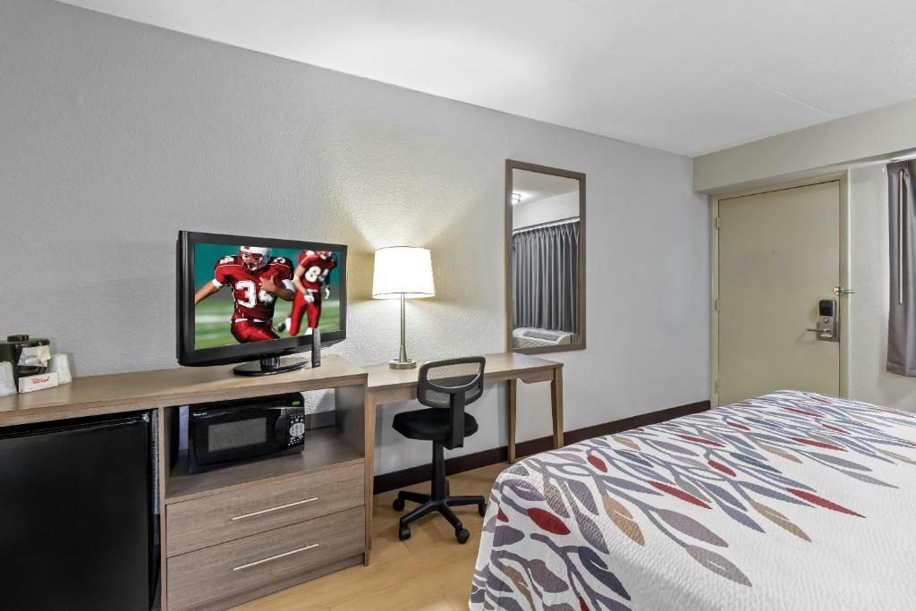 Red Roof Inn Dayton North Airport - Habitación Deluxe Con Cama King Libre De Humo