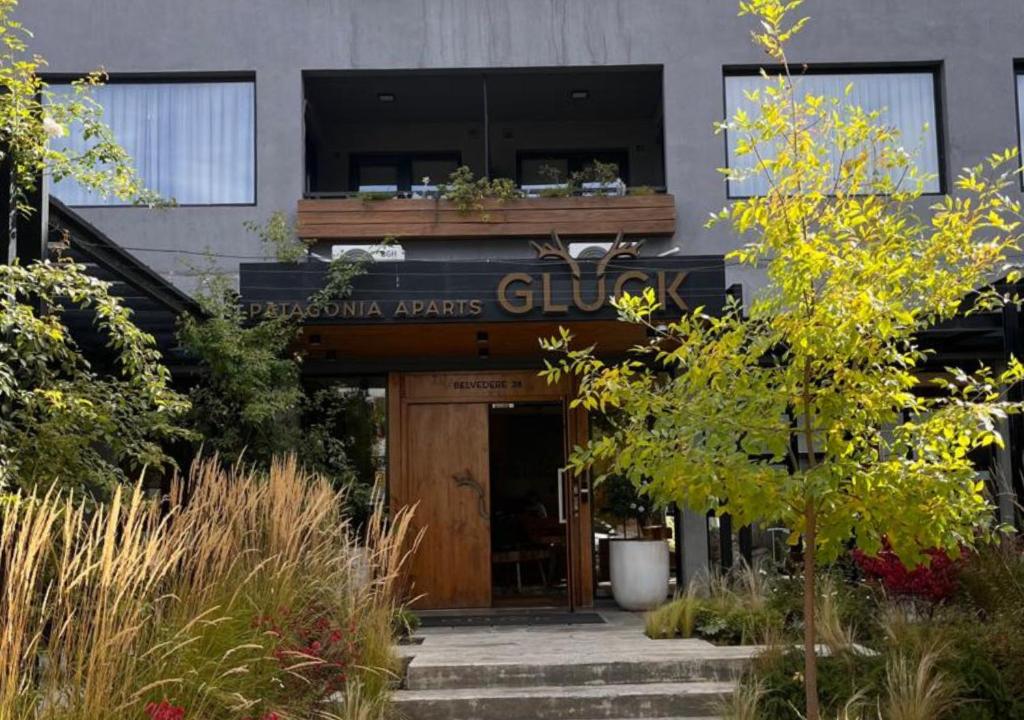 a building with a sign that reads sustainable agents club at Gluck Patagonia Aparts in Villa La Angostura