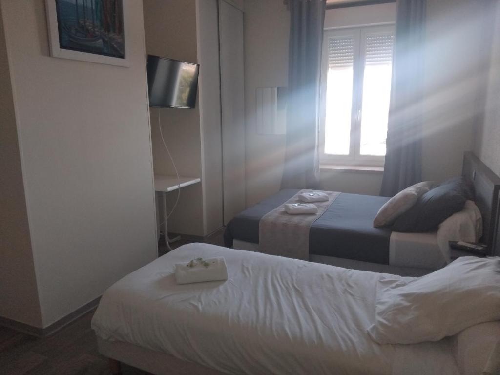 l'Hotel du port - Triple Room With City View