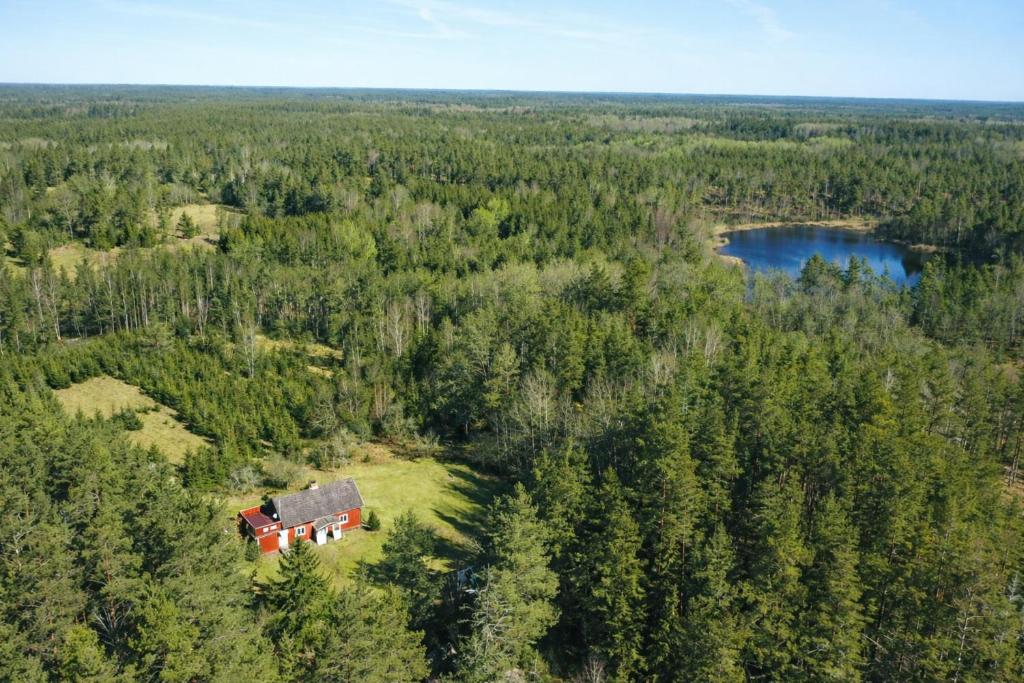an aerial view of a house in the middle of a forest at Hus Idås in Fågelfors