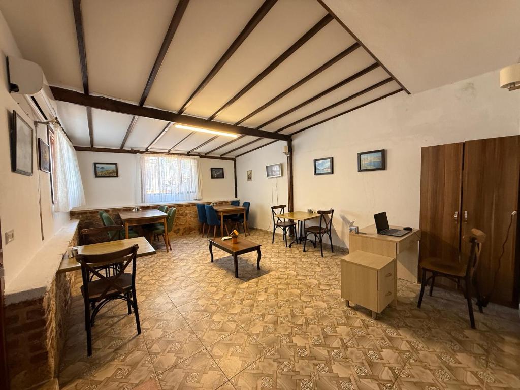 فضای داخلی Marina Hostel Pansiyon در آنتالیا - تصویر ۳