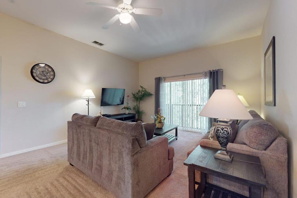 3rd floor condo w balcony gym restaurant near theme parks sauna คิสซิม ...