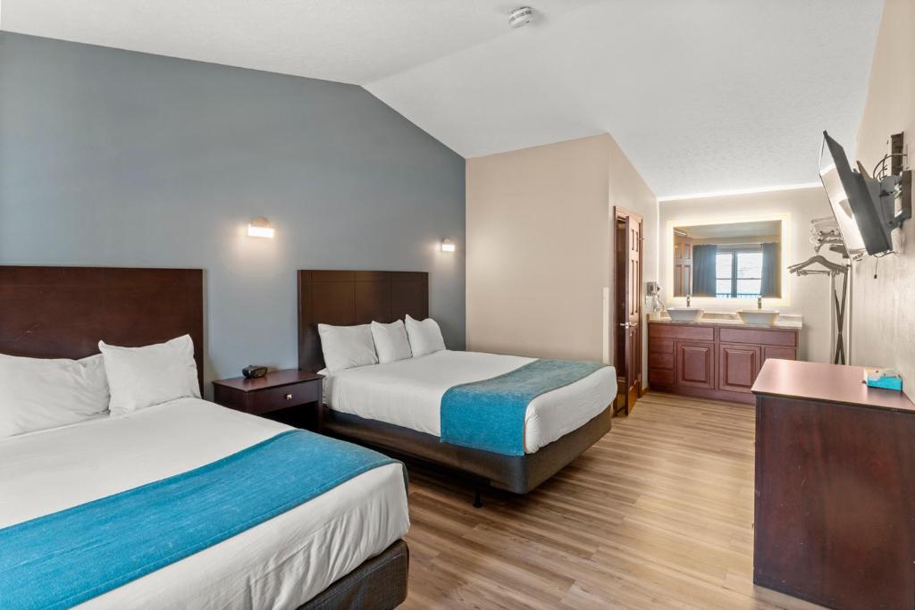 a hotel room with two beds and a bathroom at Edgewater Hotel and Suites in Put-in-Bay