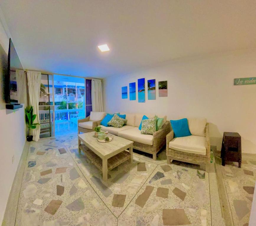a living room with couches and a coffee table at IvoMar Karey 102 in Rodadero