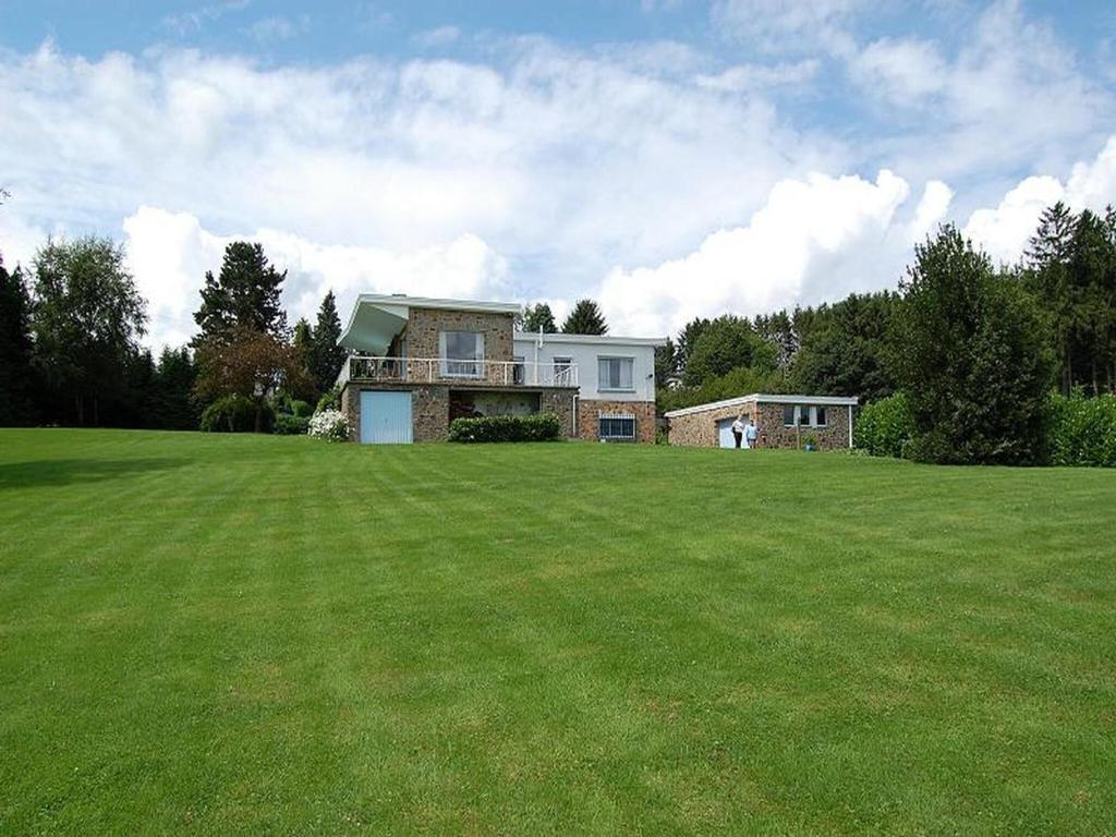 a house in a field with a large grassy yard at Le Beau Souvenir, Noiseux in Noiseux
