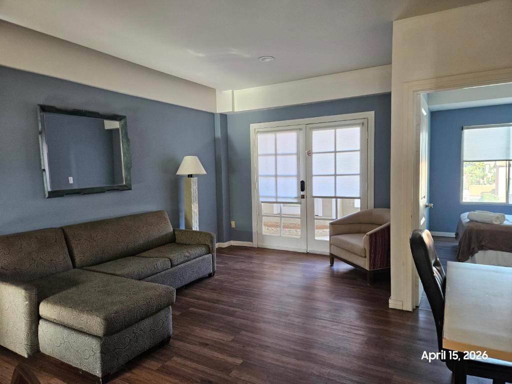a living room with a couch and a tv at Modern apartment by Playas Bullring in Tijuana
