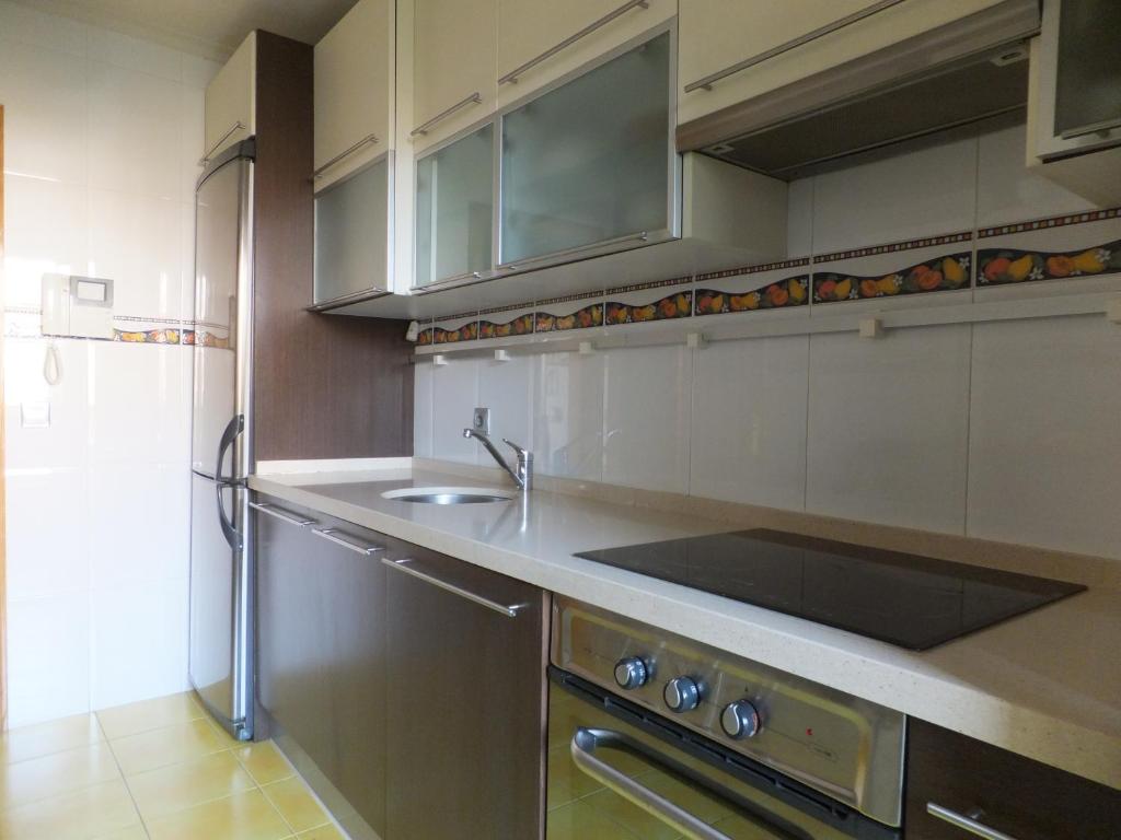 A kitchen or kitchenette at www Apartamento Conde de León wordpress com Parking opcional