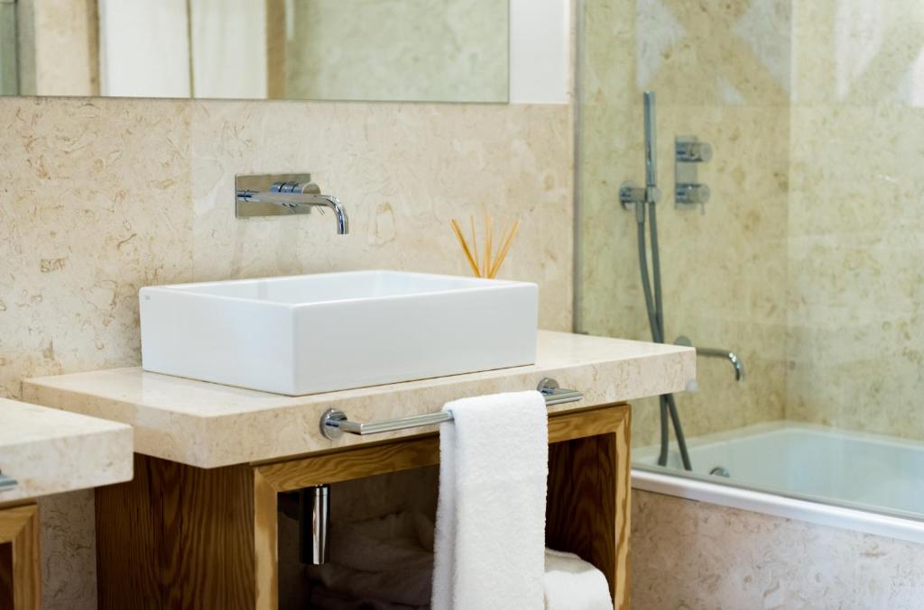 Flora Chiado Apartments - 11