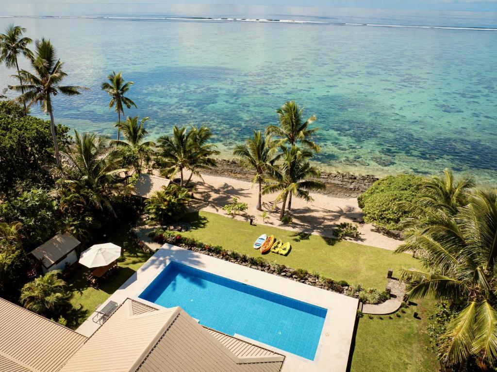an aerial view of the ocean and a swimming pool at Mokusiga Villas in Tangangge