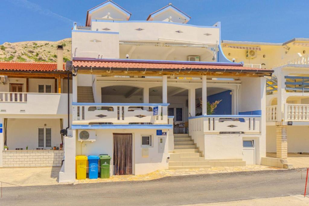 a white house with a front porch with trash at B&B Sobe Magdalena in Metajna