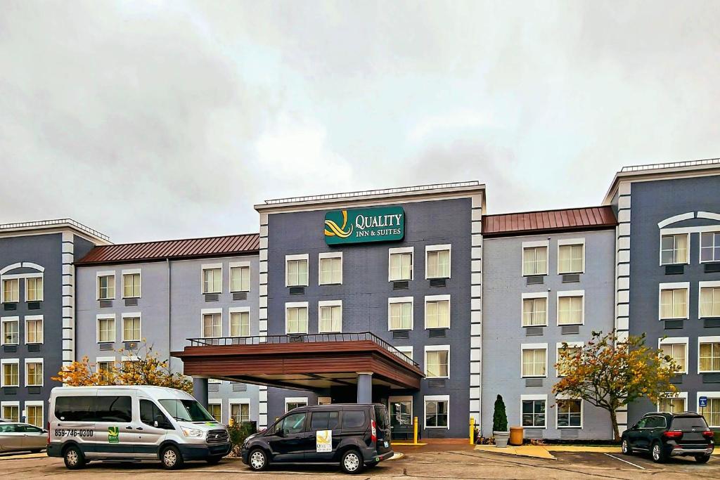 a hotel with cars parked in front of it at Quality Inn & Suites CVG Airport in Erlanger