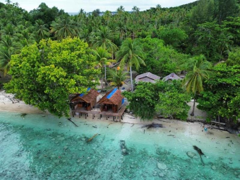 an aerial view of a resort on a tropical island at Cozzy Saukabu Homestay in Fam