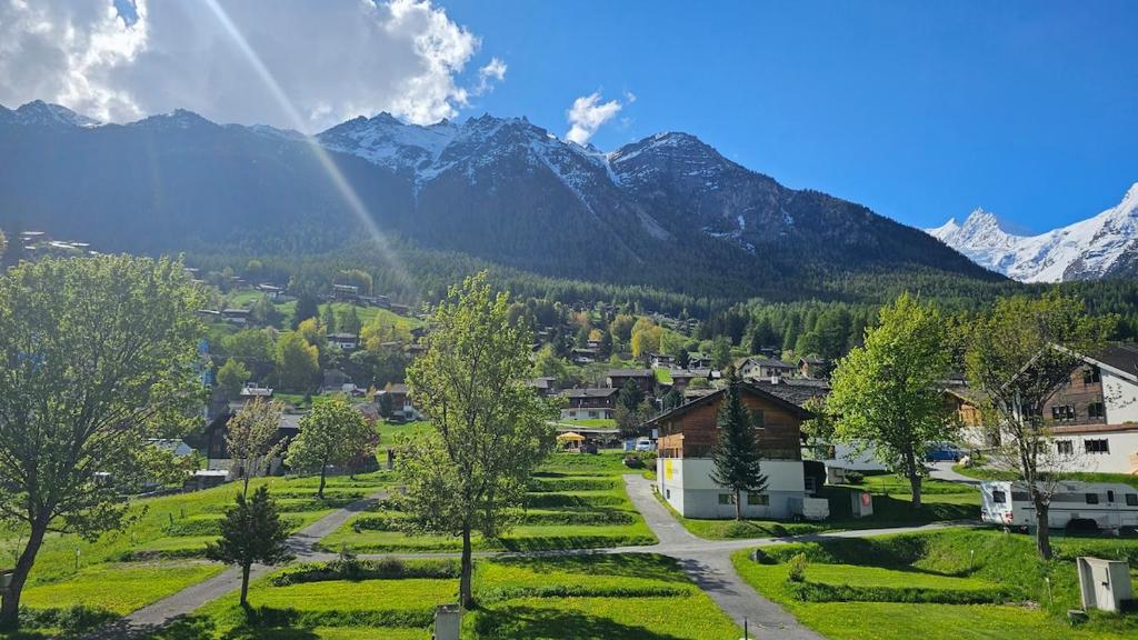 Bergabenteuer für Gruppen Gruppenhaus mit Panorama in Grächen