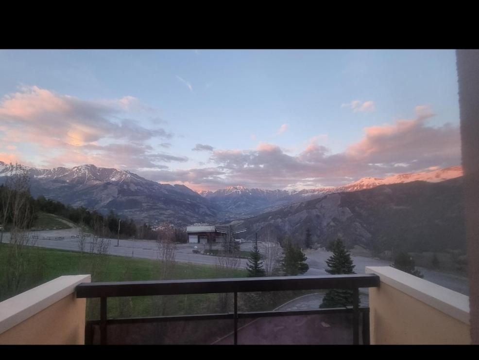 a view of a snowy mountain range from a balcony at Cocon Montagne Vue exceptionnelle Pra-Loup 1500 in Uvernet