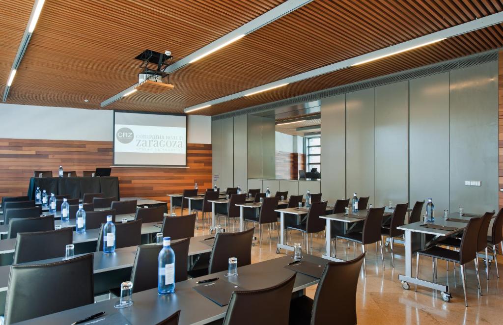 Hotel Reina Petronila - Resim 33