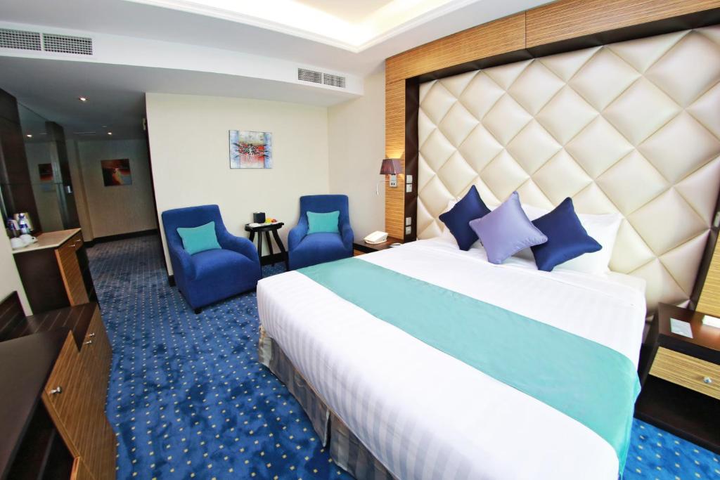 Postel nebo postele na pokoji v ubytování Armada Avenue Hotel