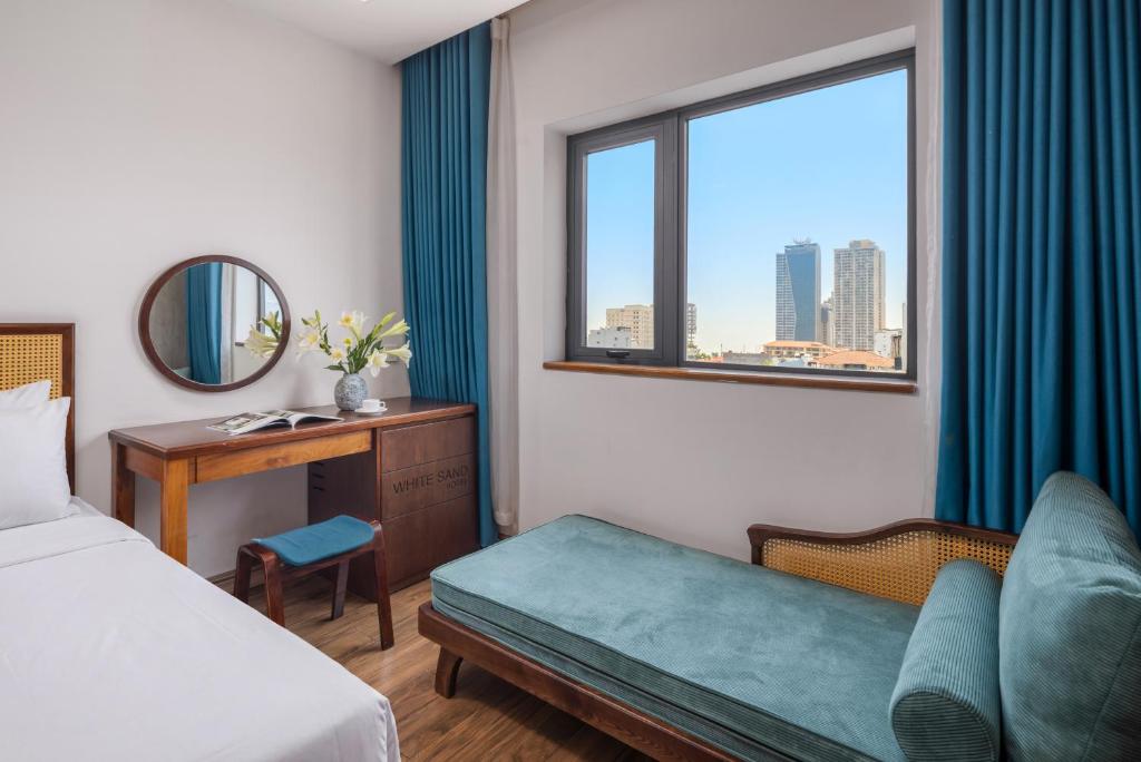 Superior Double Room with Partial Sea View