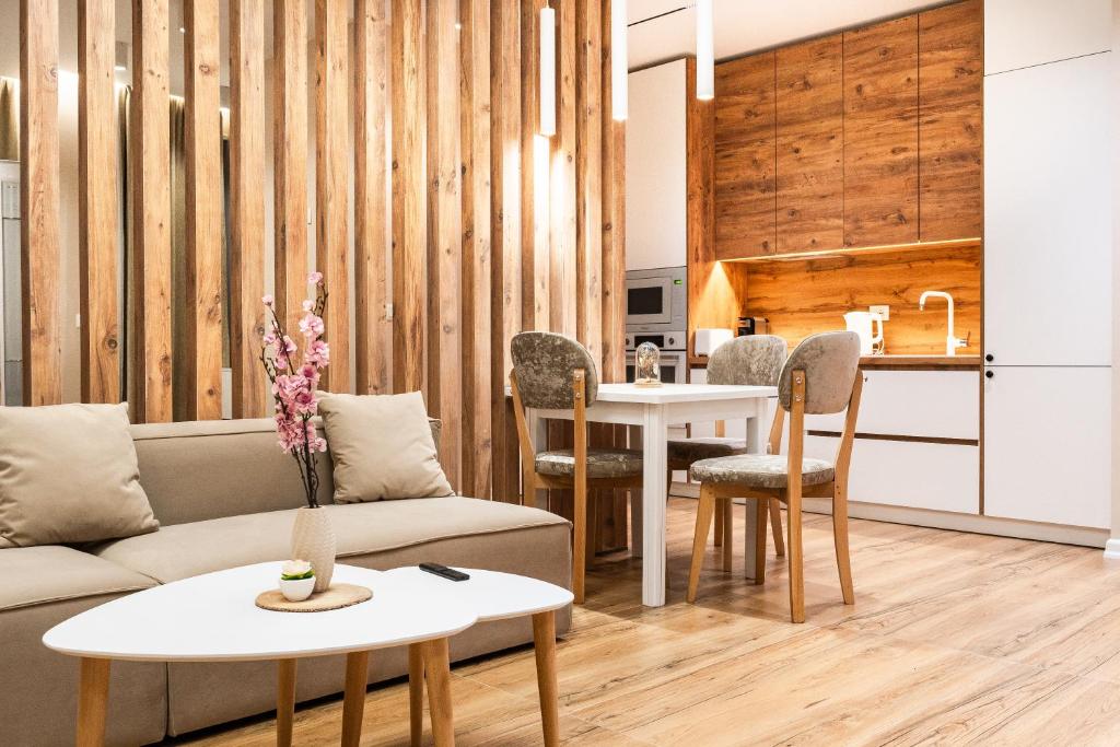 a living room with a couch and a table at Modern Apartment with Balcony & Fast Wi-Fi & Self Check-in in Shkodër