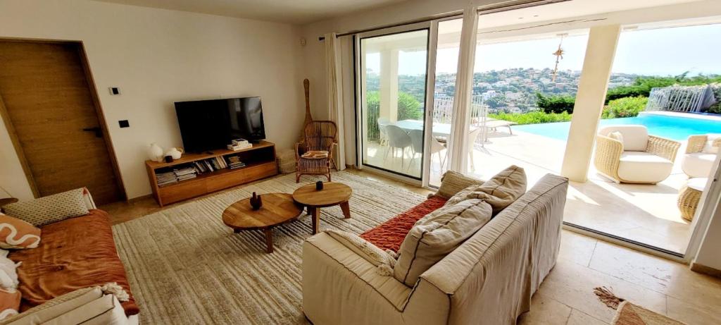 Villa 4P with private pool near the sea