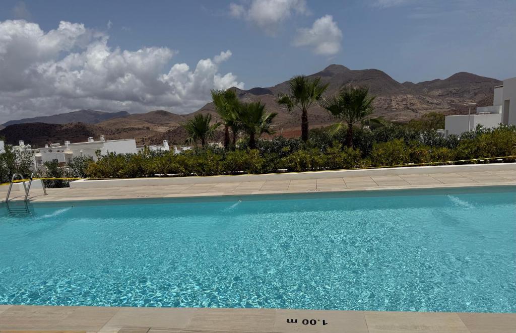 a large swimming pool with mountains in the background at Casa Almar in San José