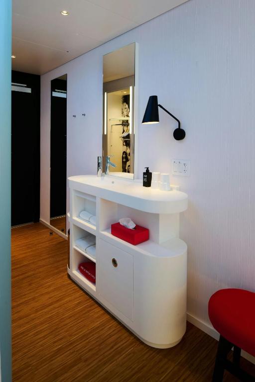 citizenM Austin Downtown photo