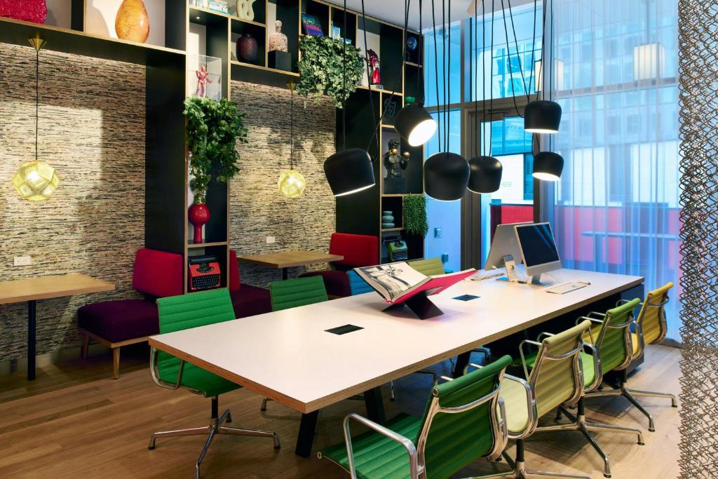 citizenM Austin Downtown photo