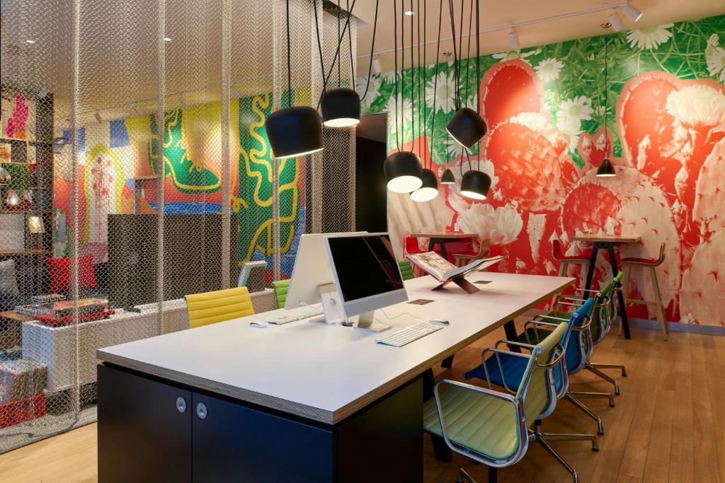 citizenM Austin Downtown photo