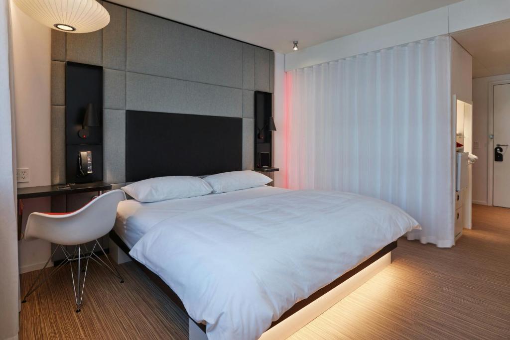 citizenM Seattle South Lake photo