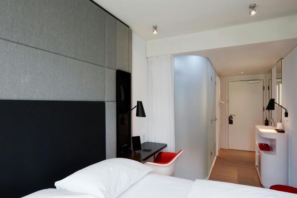 citizenM Seattle South Lake photo