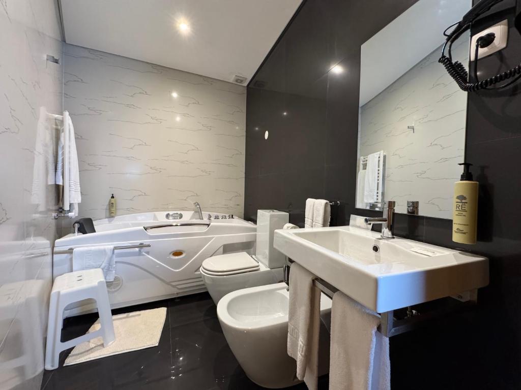 Hotel Rural Alves - Jacuzzi privado no quarto en Braga