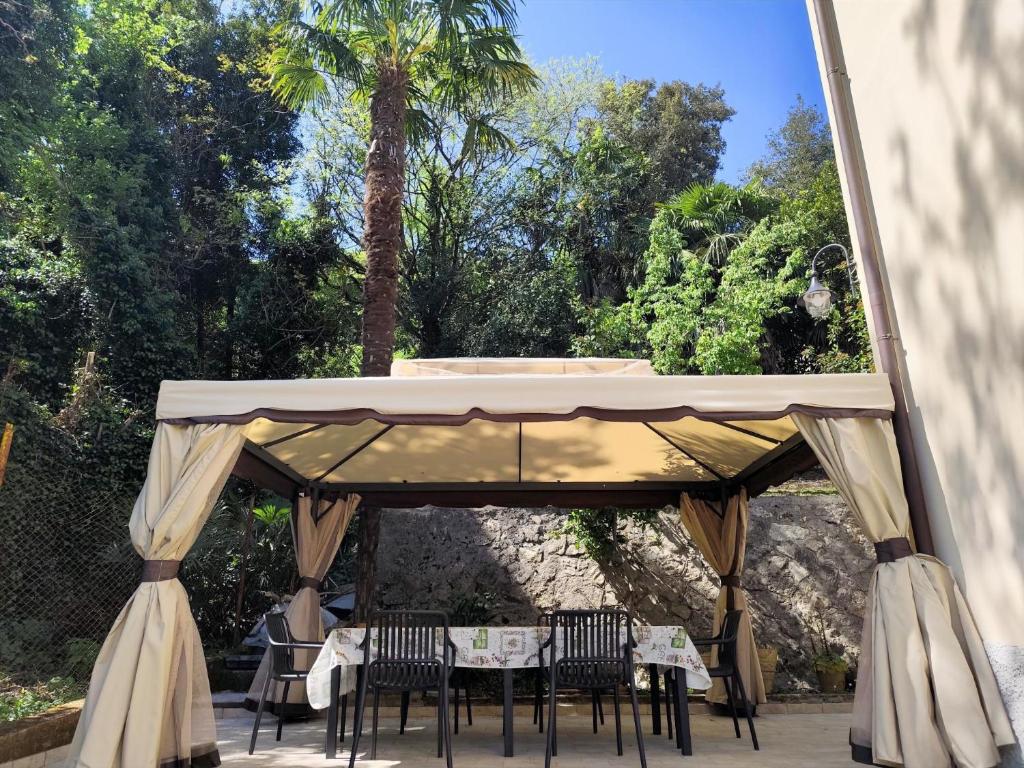 a gazebo with a table and chairs under it at Casa della Fiera 9 in Narni
