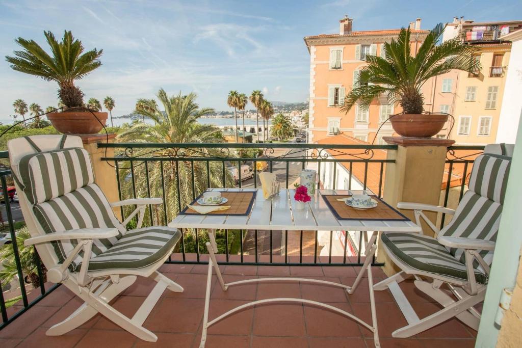 5VV - Grand 2P dans la vieille ville avec terrasse vue mer