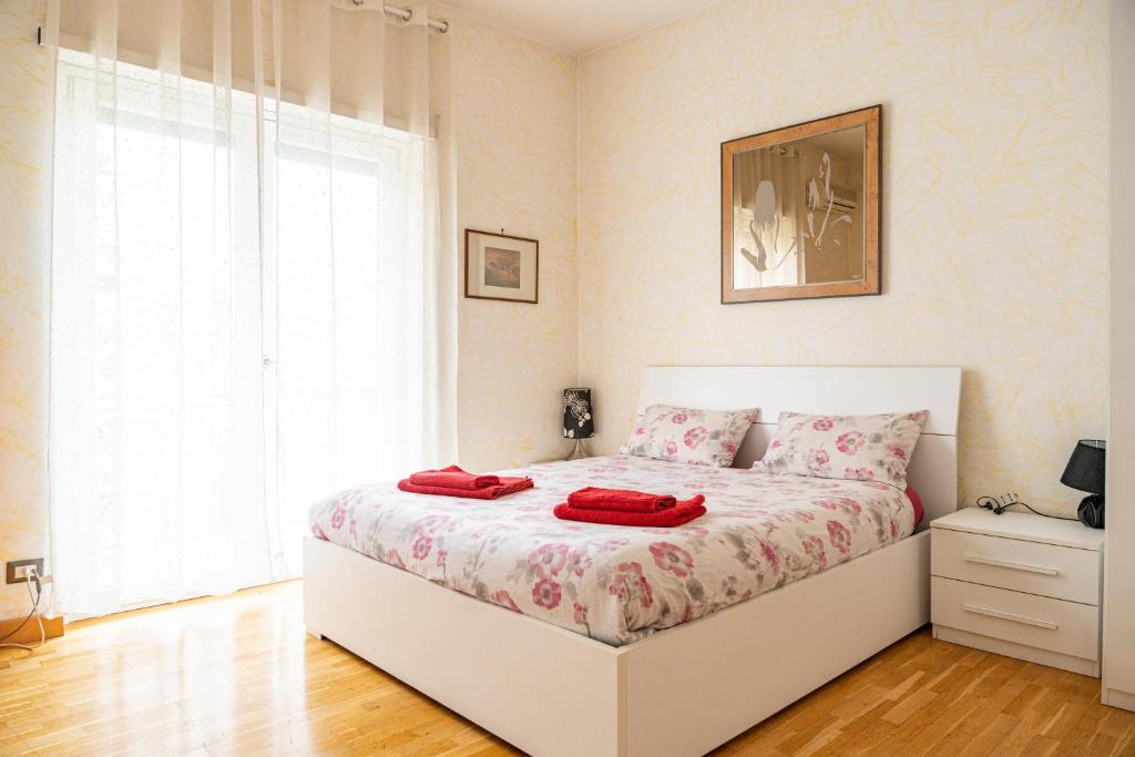 a bedroom with a bed with two red towels on it at AppleCat in Rome