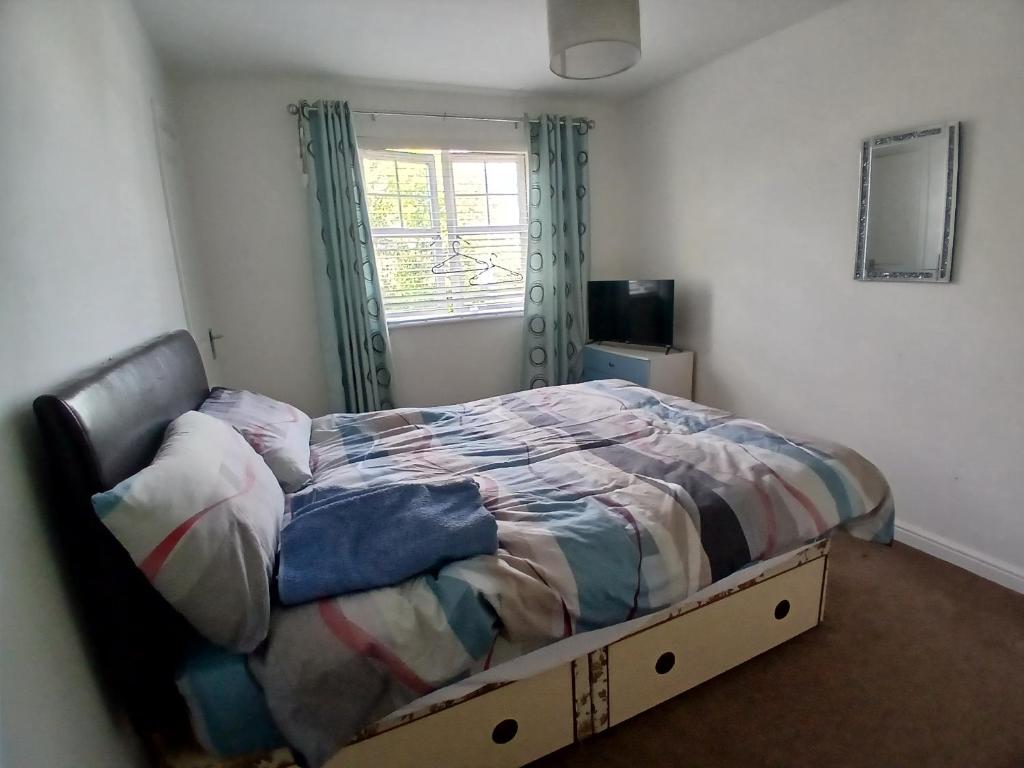 a bedroom with a bed and a window at Double room Thornaby train station in Stockton-on-Tees