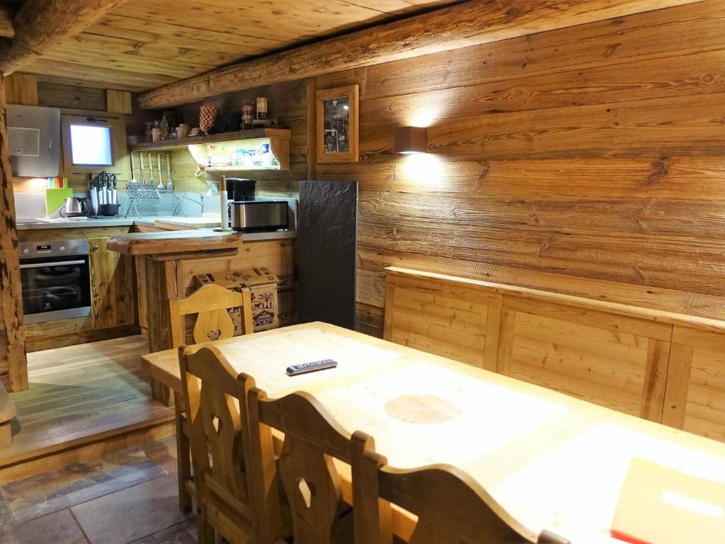 Chalet cosy 3-4 pers, idéalement situé, à 500m des pistes et 100m des commerces - FR-1-342-220