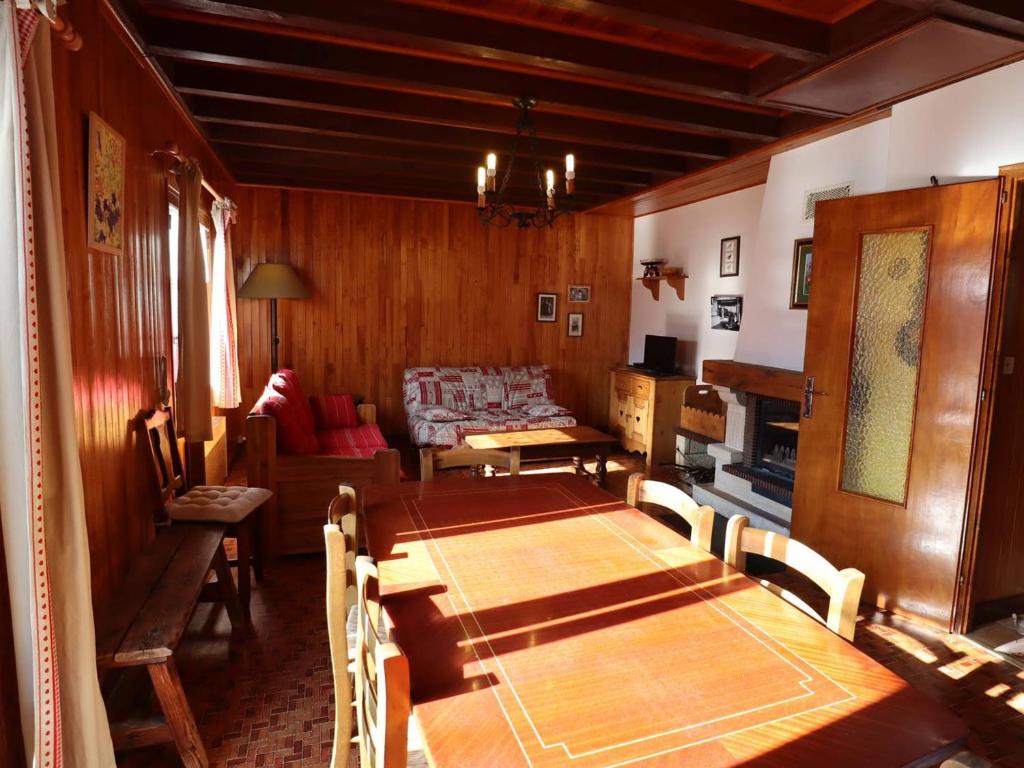 Chalet pour 6-8 pers. avec cheminée, plein sud et garage à 5 min du centre - FR-1-342-234