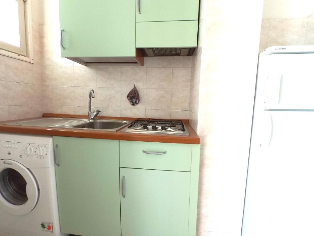 Kuchyň nebo kuchyňský kout v ubytování Attico Sul Mare