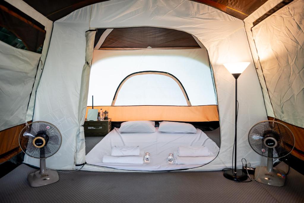 Sawasdee Lagoon Camping & Restaurant - Tent Ing Nam
