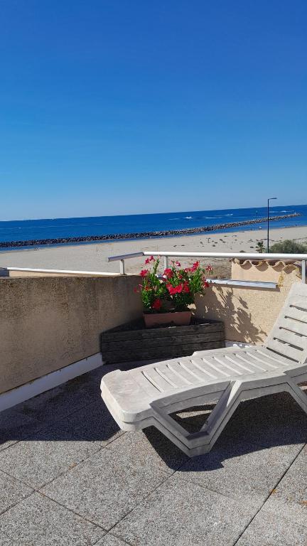 superbe terrasse face à la mer