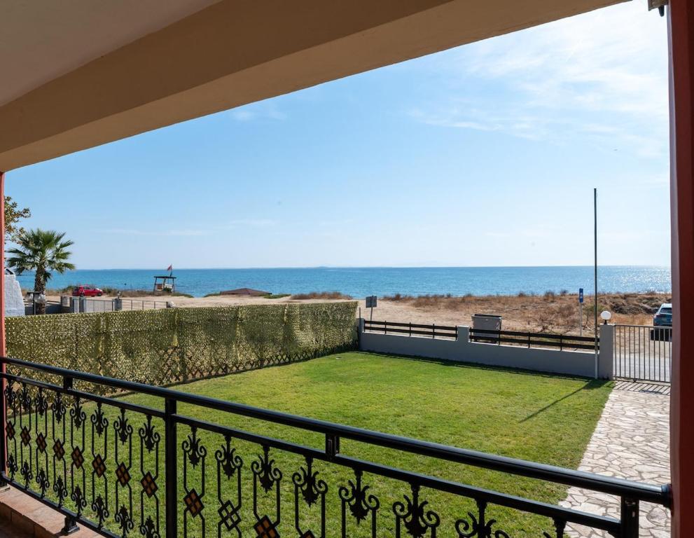 a balcony with a view of the ocean at Zen Villa Porto Molo in Ávdhira