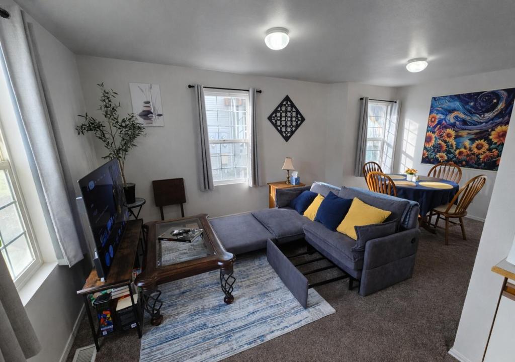 a living room with a blue couch and a table at Passive Stays Mountain Home 2BR in Mountain Home