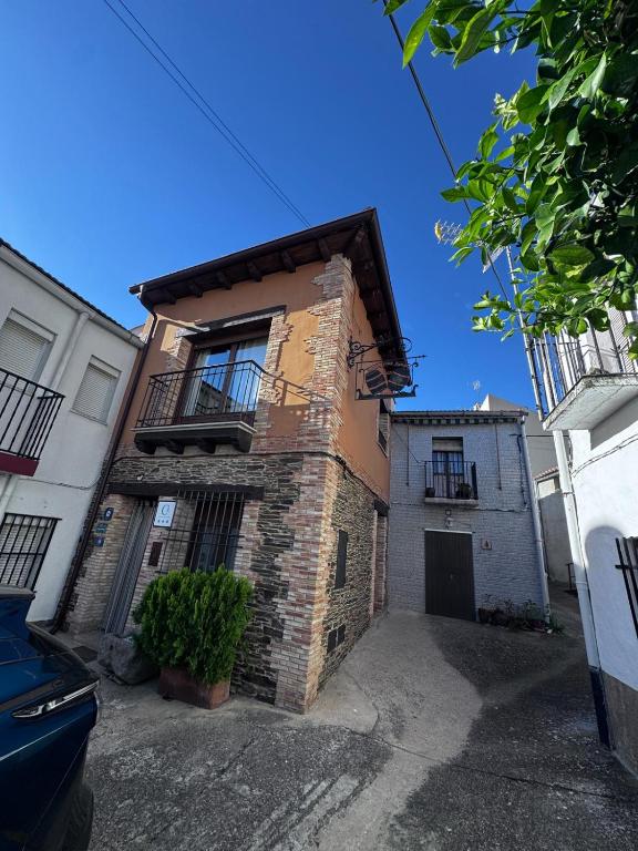 a brick building with a window and a door at Los Toneles in Puerto de Santa Cruz