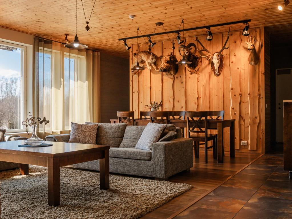 a living room with a couch and a table at Eistvere Puhkemaja in Eistvere