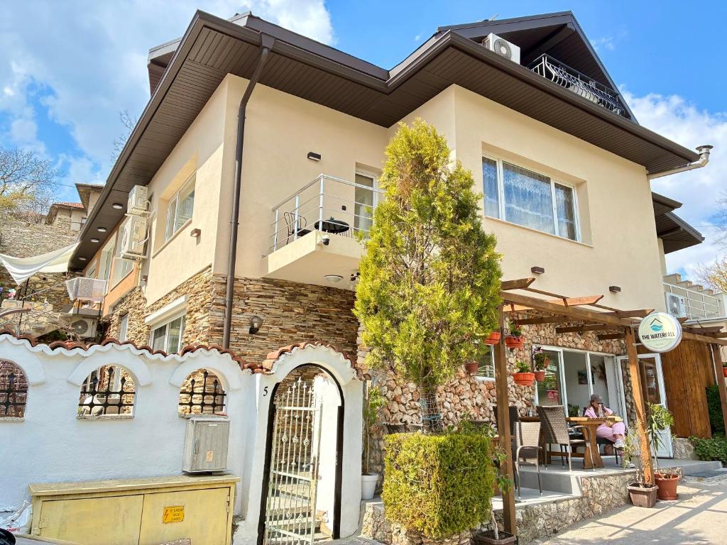 a house with a gate in front of it at Studio The Waterfall - Free Parking in Balchik