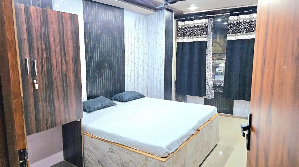 a small room with a bed and a window at Yatri room in Varanasi