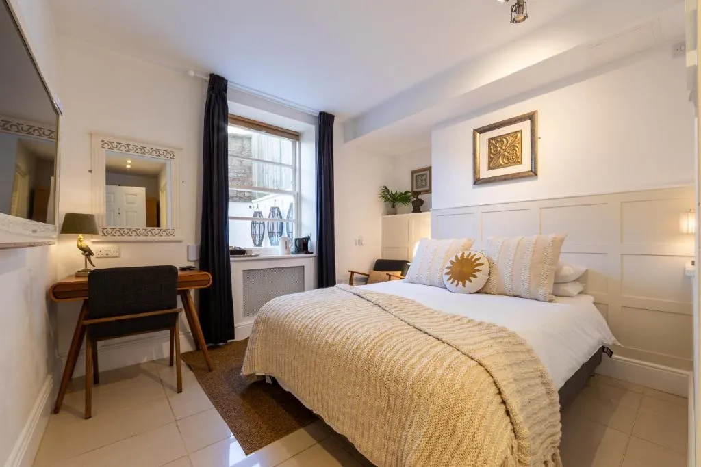 Ferndale Mews