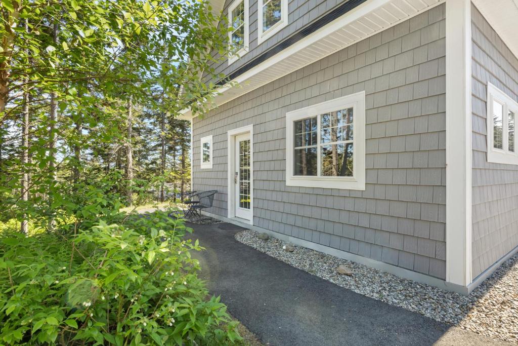 an exterior view of a house with a bench outside at The Overlook at Orchard Hills in Bernard