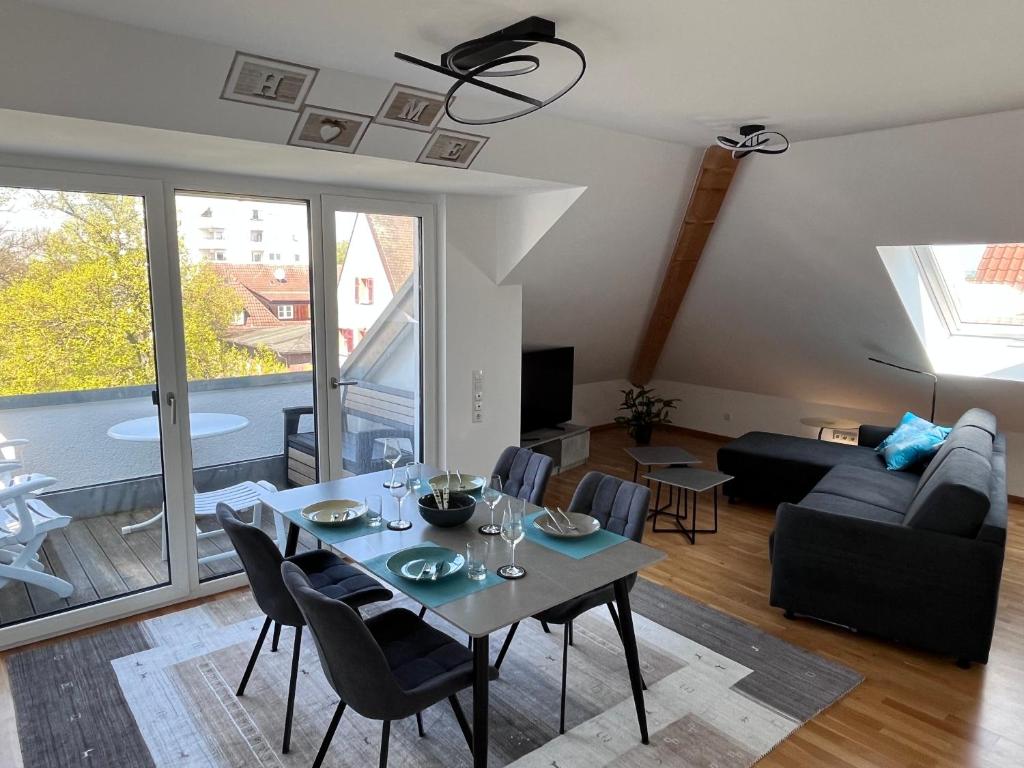 a living room with a table and a couch at Rooftop Apartment in Kornwestheim