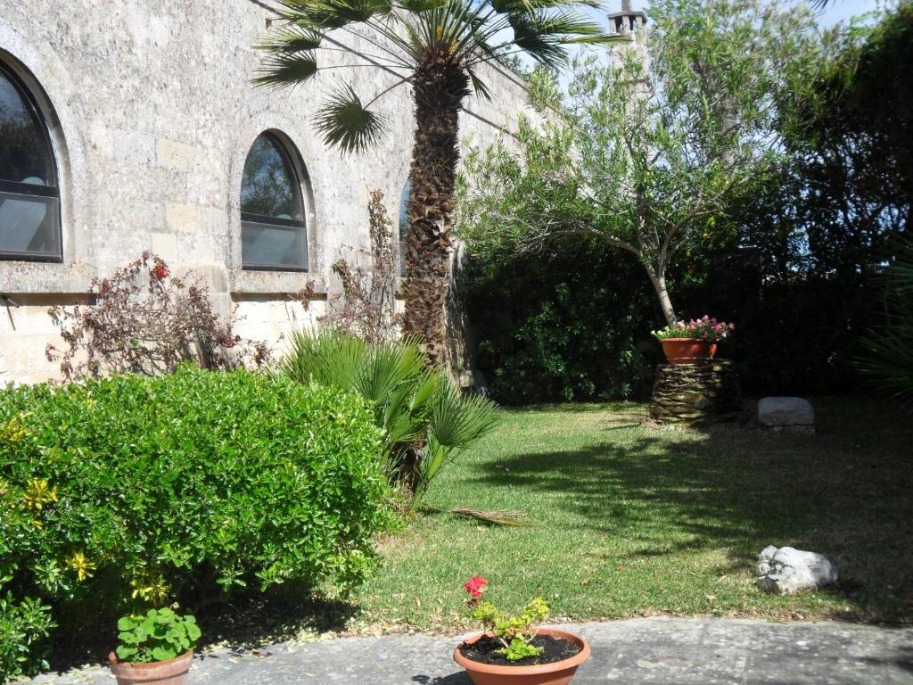 Сад в Masseria Gattamora