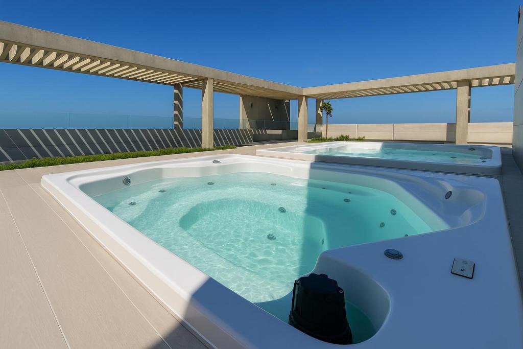 a jacuzzi tub on the back of a house at Distrito 90 luxury suites in Barranquilla